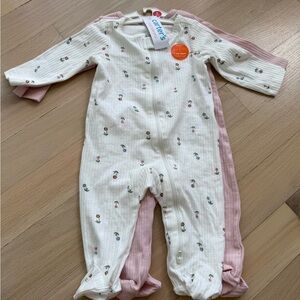 NWT 2 pack Carter's White and Pink Footies floral 6 months